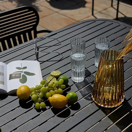 Schwan Locke Hotel München