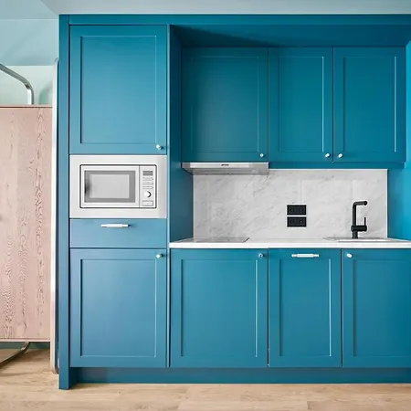 Schwan Locke 4* München