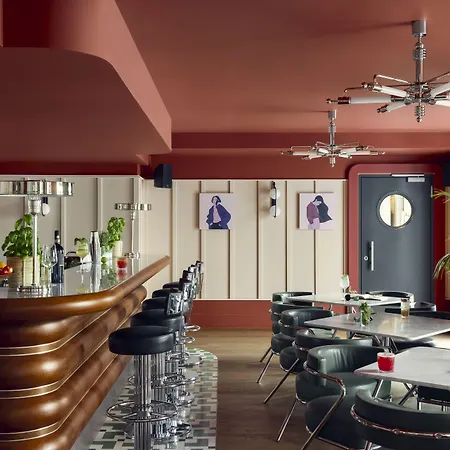 Schwan Locke Hotel 4*