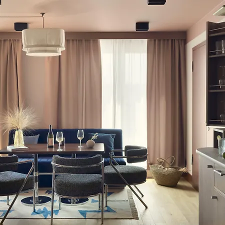 Schwan Locke 4* München