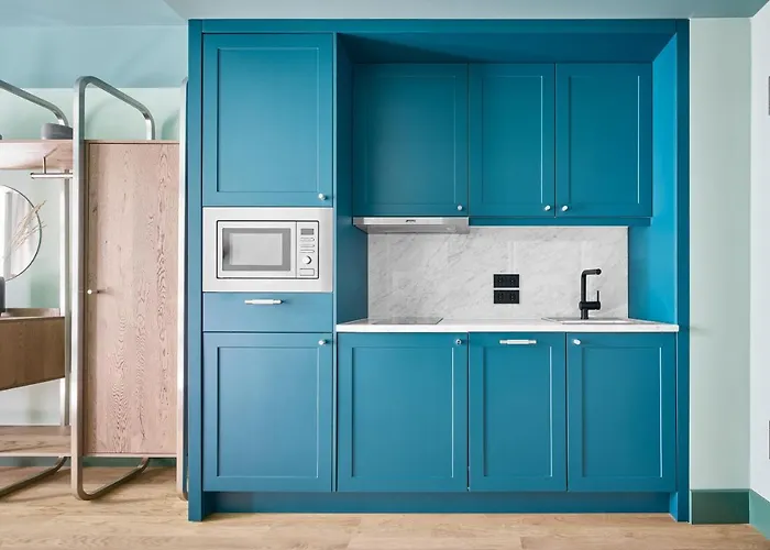 Schwan Locke 4* Munich