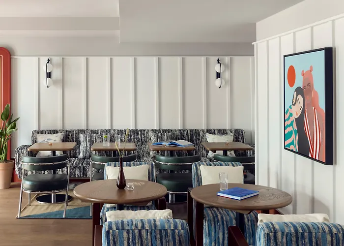 Schwan Locke 4* Munich