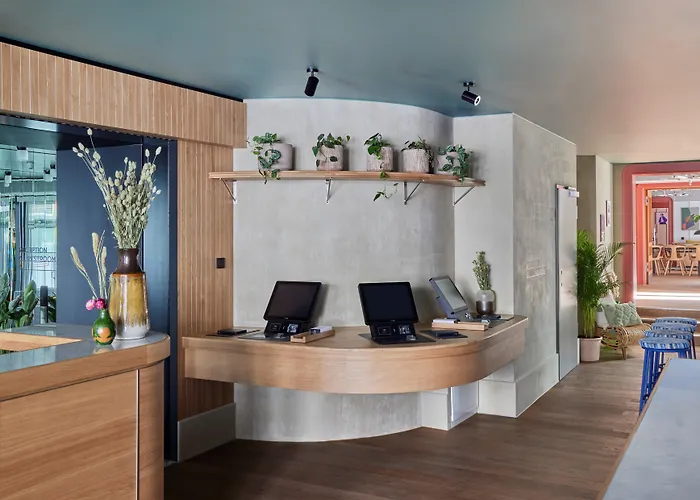 Schwan Locke 4* Munich