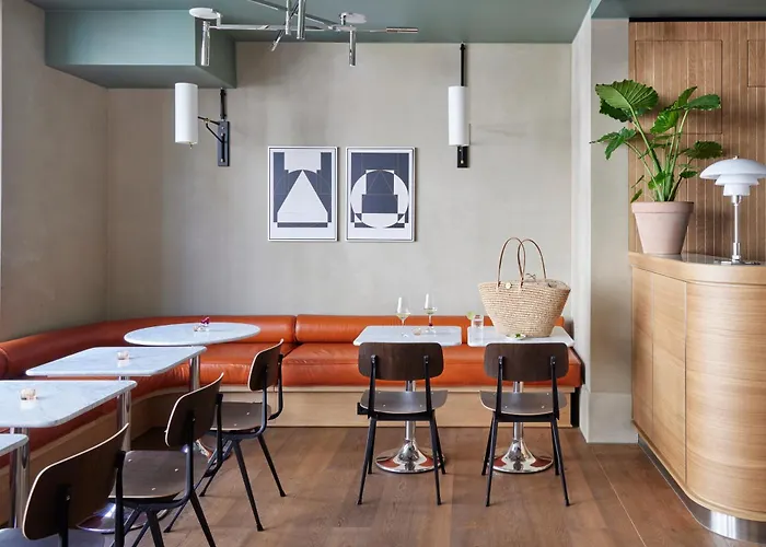 Schwan Locke 4* Munich