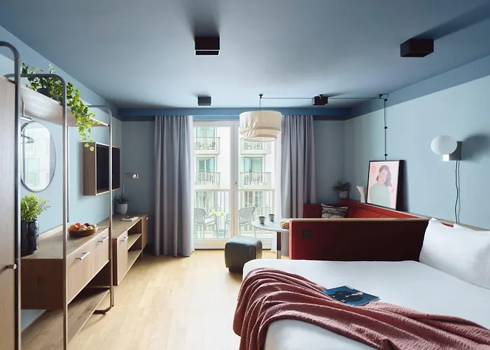 Schwan Locke 4* Munich