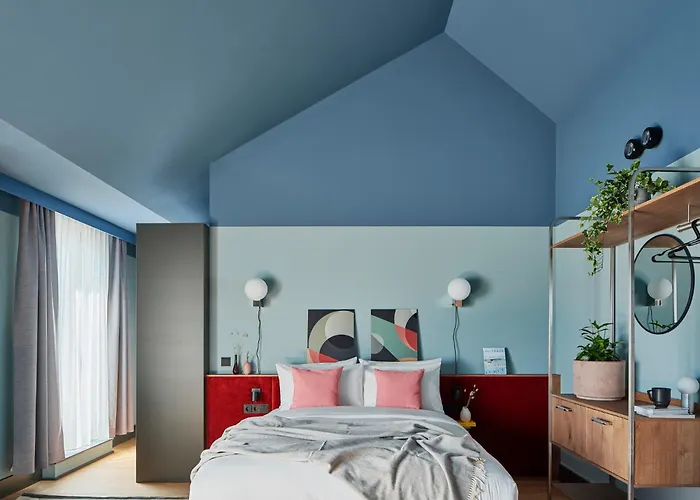 Schwan Locke Hotel Munich