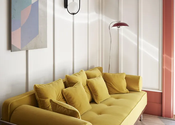 Schwan Locke Hotel Munich