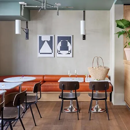 Schwan Locke 4* München